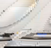 Grandview Accommodation - The Flaxley Apartments - Redcliffe Tourism