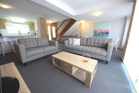 Ocean Shores Unit  No 4 - Redcliffe Tourism 3