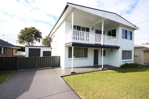 By The Beach At South West Rocks - Redcliffe Tourism 2
