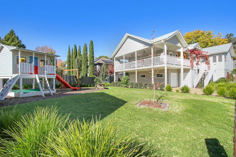 Autumn Home - Our Place At Bright - Redcliffe Tourism 5