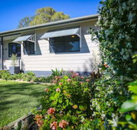 Dell Lee Cottage - Redcliffe Tourism