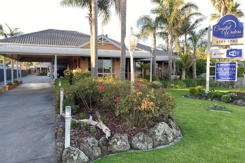 Coastal Waters Motor Inn - Redcliffe Tourism 1