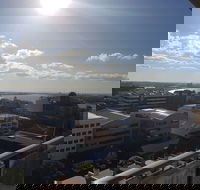 Watt Street Studio Apartment w / Ocean Views - Redcliffe Tourism