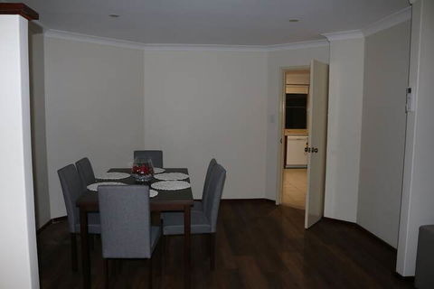 Cozy Stay At Dunstan - Redcliffe Tourism 3
