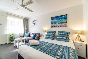 Aqua Waves Glenelg Central Studio Apt - Redcliffe Tourism 0