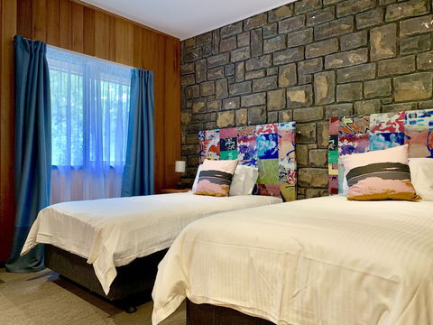 Emerald Star Cottages - Redcliffe Tourism 2