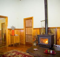 Red Tractor Retreat - Redcliffe Tourism