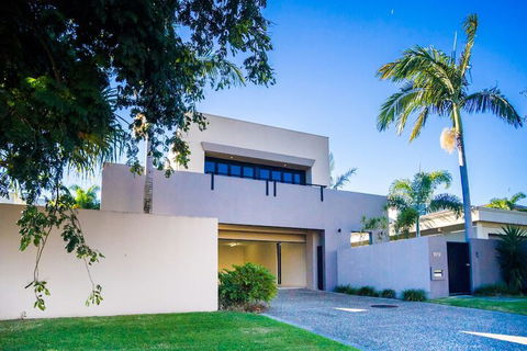 Indulgence On Bay Four - Redcliffe Tourism 2