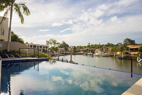 Indulgence On Bay Four - Redcliffe Tourism 6