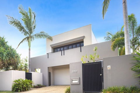 Indulgence On Bay Four - Redcliffe Tourism 4