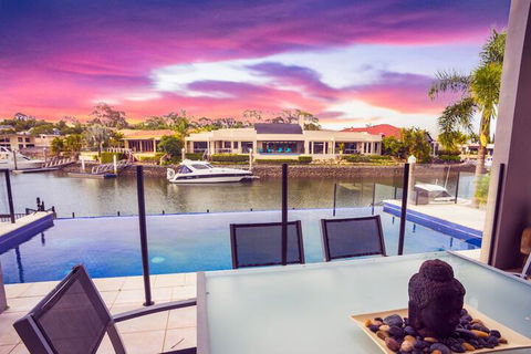 Indulgence On Bay Four - Redcliffe Tourism 5