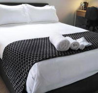 Lakeside Retreat  Business - Redcliffe Tourism