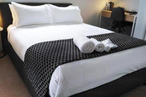 Lakeside Retreat & Business - Redcliffe Tourism 0