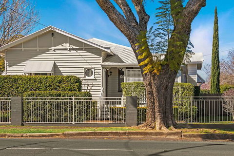 Frangipani House - Redcliffe Tourism 1