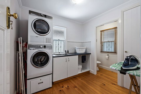 Frangipani House - Redcliffe Tourism 6