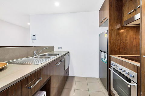 Contemporary Apartment Living - Redcliffe Tourism 2