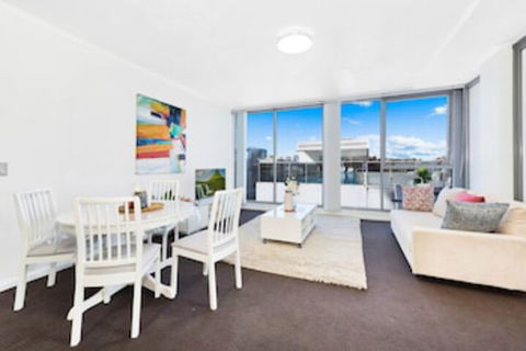 Contemporary Apartment Living - Redcliffe Tourism 0