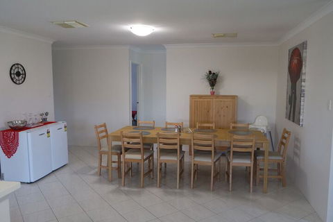 Kara Court - Redcliffe Tourism 2