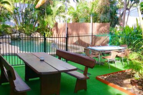 Mission Beach Retreat - Redcliffe Tourism 0