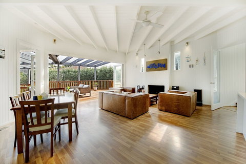 Beach Pearl - Redcliffe Tourism 5