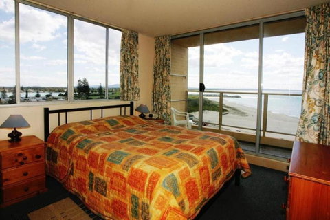 Ebbtide Unit 29 2 6 North Street - Redcliffe Tourism 2