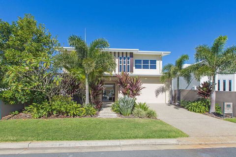 Augusta House - Redcliffe Tourism 3