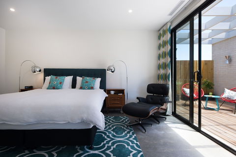 Arenas South - Redcliffe Tourism 2