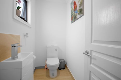 AUJOY 3 Bed Townhouse Burwood 1 - Redcliffe Tourism 4