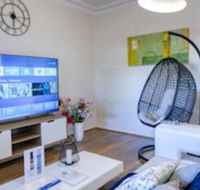 Wollongong train station holiday house - Redcliffe Tourism