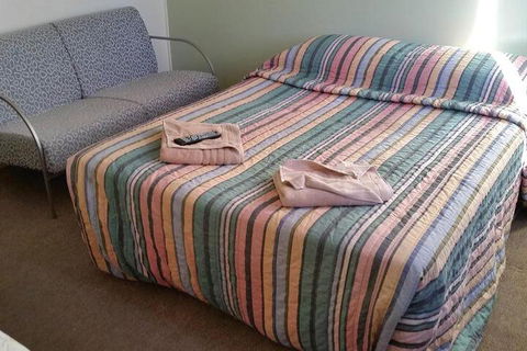 Australian Hotel Cooma - Redcliffe Tourism 2