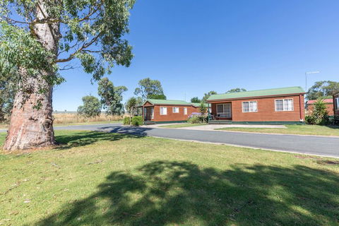 Holbrook Motor Village - Redcliffe Tourism 5