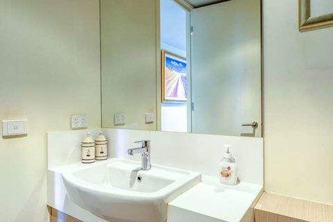 Exquisite 1 Bedroom In Stylish Malvern - Redcliffe Tourism 5