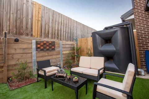 AUJOY 3 Bed Townhouse Burwood 3 - Redcliffe Tourism 2