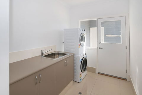 Casa Azzura - Redcliffe Tourism 5