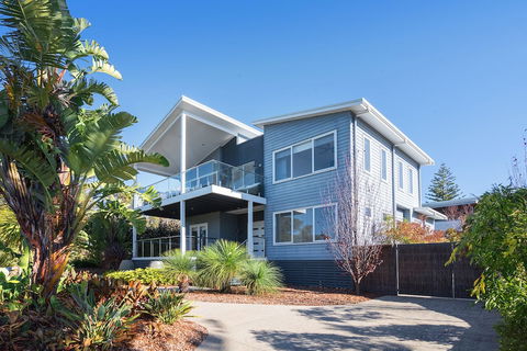 Casa Azzura - Redcliffe Tourism 2