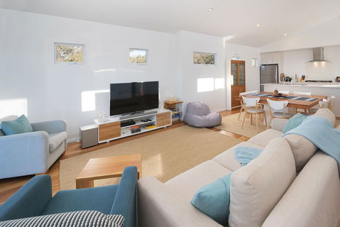 Casa Azzura - Redcliffe Tourism 6