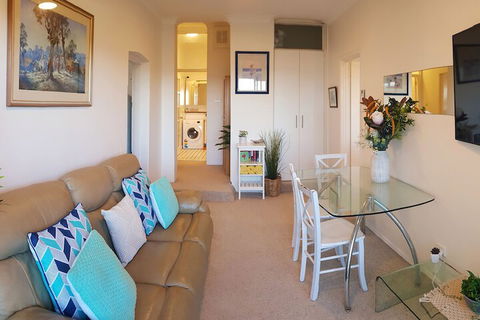Coachhouse On The Beach - Redcliffe Tourism 1