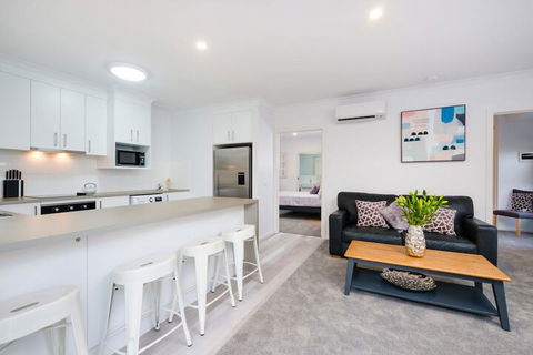 Albury Yalandra Apartment 1 - Redcliffe Tourism 4