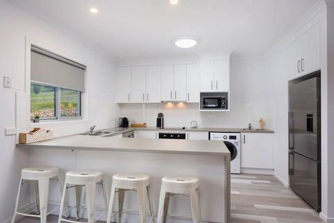 Albury Yalandra Apartment 1 - Redcliffe Tourism 5