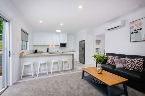 Albury Yalandra Apartment 1 - Redcliffe Tourism 1