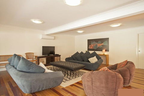 Hibiscus House Sawtell NSW - Redcliffe Tourism 4