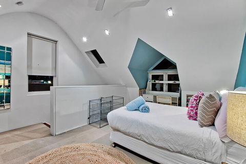 Luxury 3 Bed Terrace House Close To Sydney CBD - Redcliffe Tourism 7