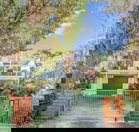 Woodingdean PET Friendly - Redcliffe Tourism
