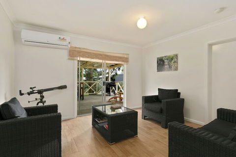 Vintage Sunrise PET Friendly - Redcliffe Tourism 6