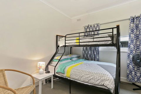 Vintage Sunrise PET Friendly - Redcliffe Tourism 2