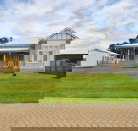 Paperbark Homestead PET Friendly - Redcliffe Tourism