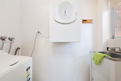 Andana Unit 1 / 12 Gretel Close - Redcliffe Tourism 5