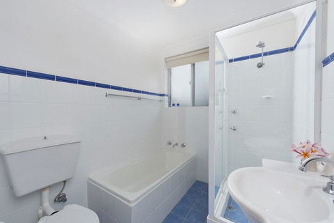 Andana Unit 1 / 12 Gretel Close - Redcliffe Tourism 6