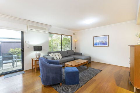 Coode Street Townhouse - Redcliffe Tourism 7