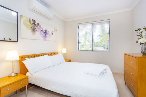 Coode Street Townhouse - Redcliffe Tourism 3